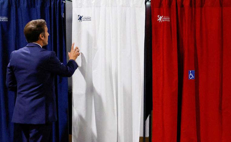 ماكرون يرأس بلدا محبطا ومنقسما بشدة 