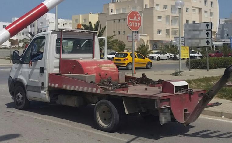 رافعة سيارات بالعاصمة التونسية