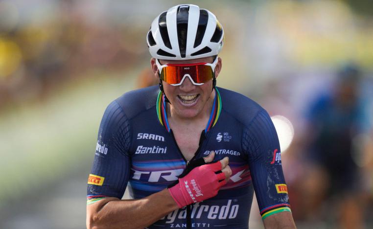 الدنماركي بيدرسن يتفوق على البريطاني رايت والكندي هولي