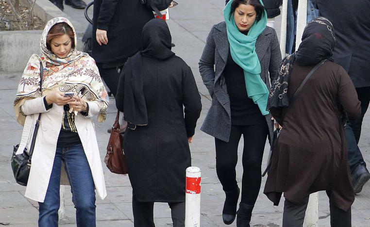 في عهد روحاني خففت السلطات القيود على لباس الحجاب وسمحت بانزلاقه نسبيا