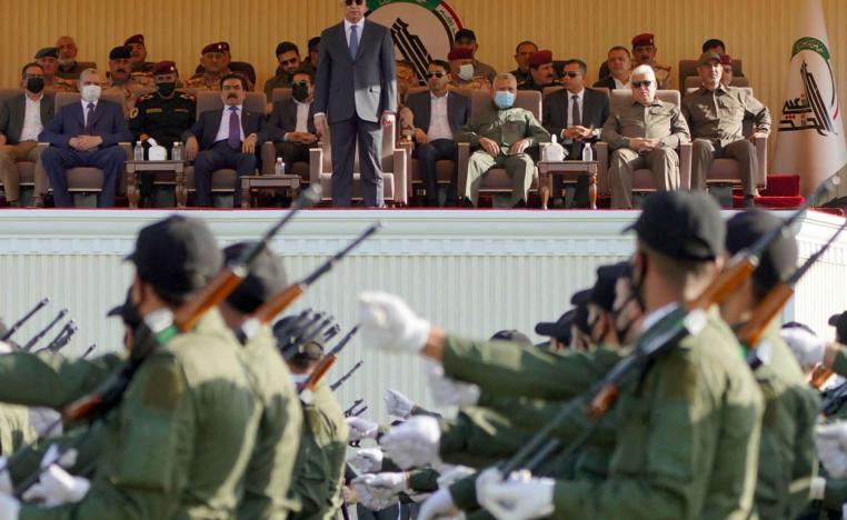 رئيس الوزراء العراقي مصطفى الكاظمي يستعرض قوات الحشد الشعبي
