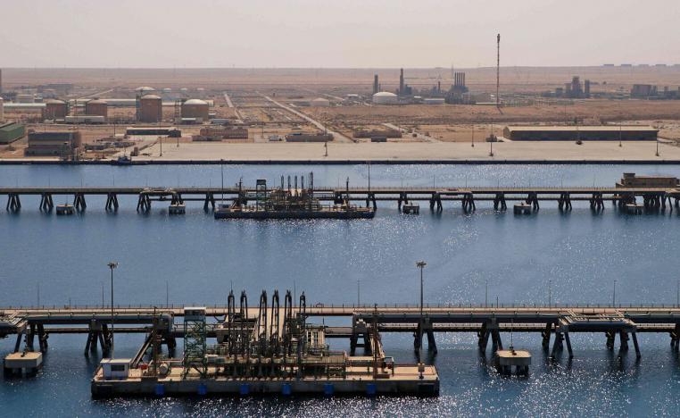 الصراع السياسي يعرض على الدوام صناعة النفط في ليبيا إلى اضطرابات عنيفة