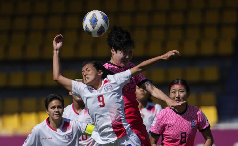 كرة القدم النسائية 