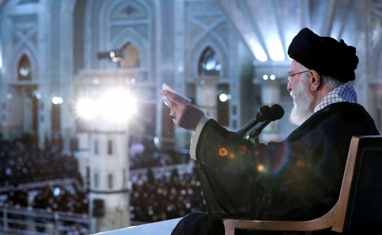 علي خامنئي يتولى منصب أعلى سلطة دينية وسياسية في إيران منذ العام 1989