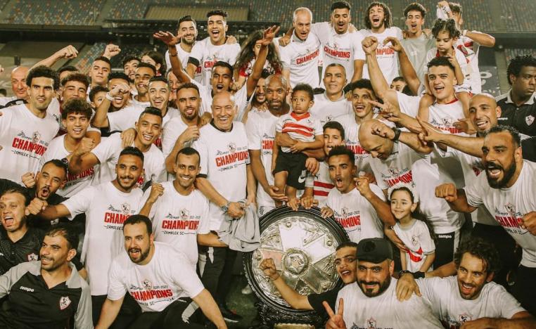 الزمالك يحتفل باللقب وبالقفازات