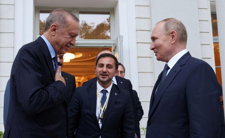 الرئيس التركي رجب طيب أردوغان مع الرئيس الروسي فلاديمير بوتين في لقاء سوتشي