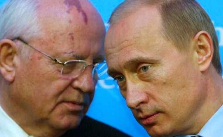 ميخائيل غورباتشوف وفلاديمير بوتين