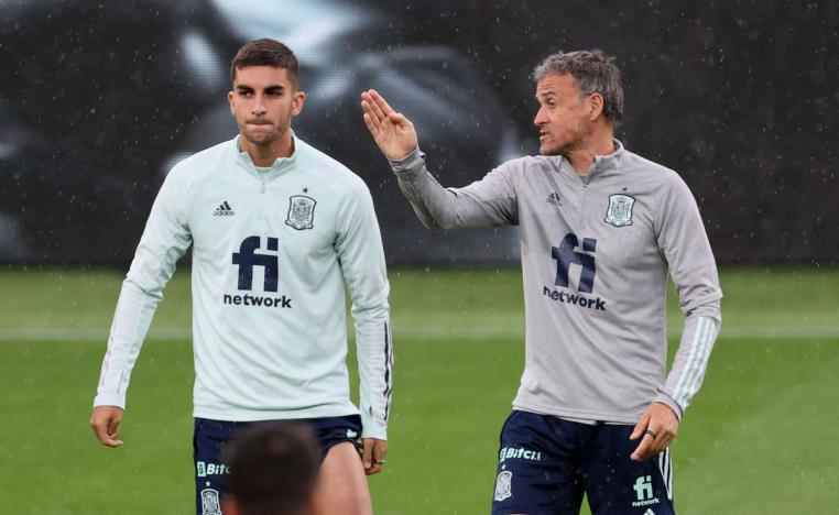 منتخب 'لا روخا' تتصدر مجموعتها قبل المرحلة قبل الاخيرة بفارق نقطة عن البرتغال