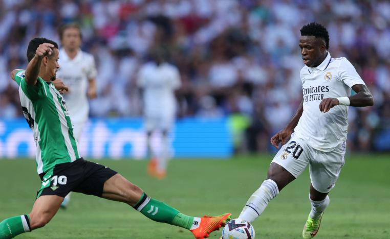 فوز ثمين لريال 