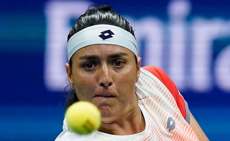 لاعبة التنس التونسية تضرب موعدا في نصف النهائي مع الفرنسية غارسيا أو الأميركية غوف