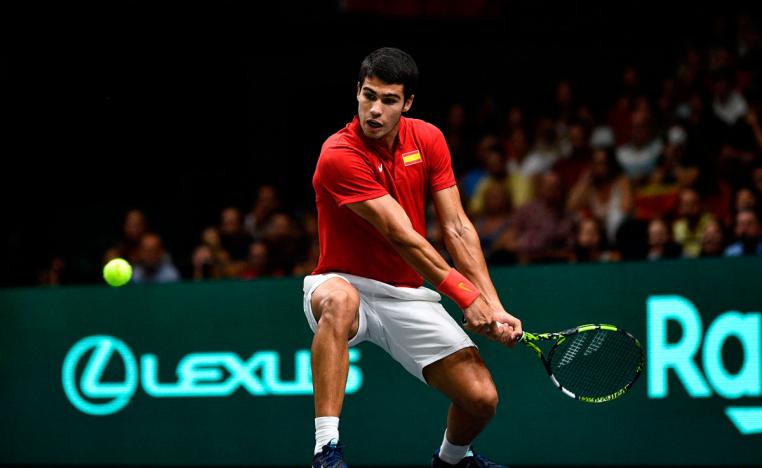 ألكاراس يستعيد مستواه ويضرب بقوة