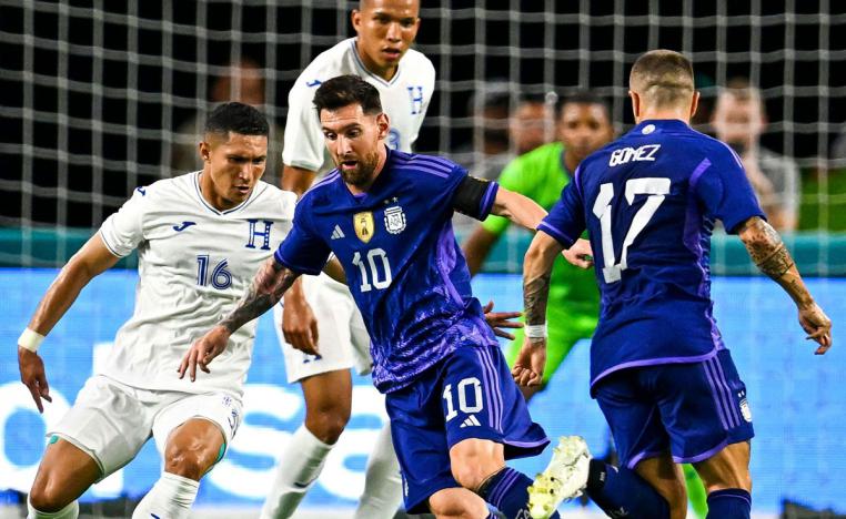 ميسي يهز الشباك مرتين