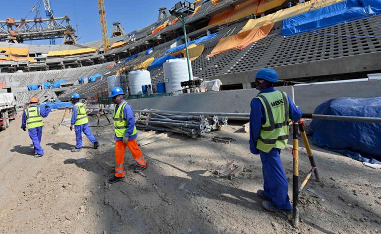 قطر تعرضت لانتقادات دولية واسعة واتهامات بانتهاك حقوق عمال المنشآت الرياضية