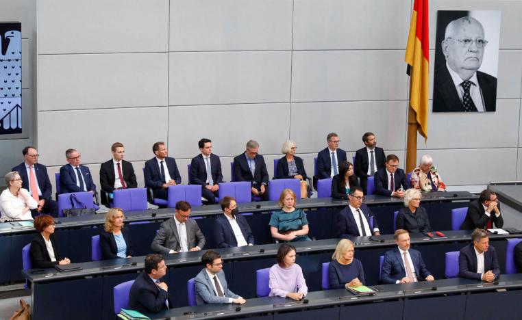 المستشار الألماني أولاف شولتس وأعضاء الحكومة والبرلمان في تأبين لغورباتشوف