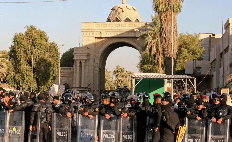 قوات الأمن تسد الطريق نحو بوابة المنطقة الخضراء في بغداد