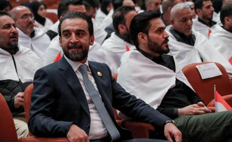 رئيس البرلمان العراقي محمد الحلبوسي وسط النواب الصدريين
