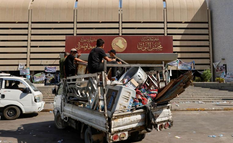 انصار الصدر يرفعون مخيم اعتصامهم أمام البرلمان العراقي