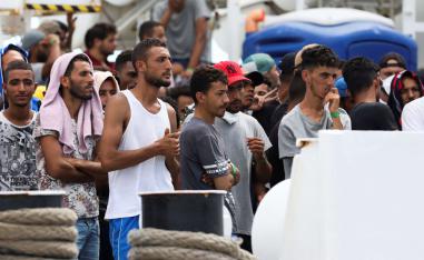 وصول مهاجرين تونسيين إلى جزيرة صيقلية