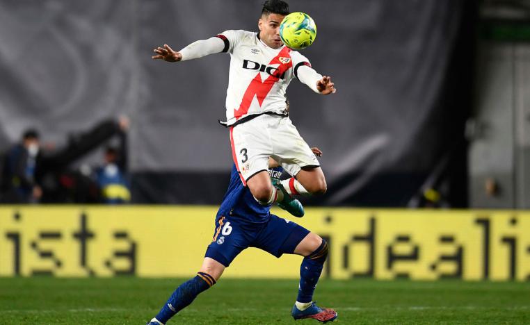 فالكاو يخيب امال اتلتيكو