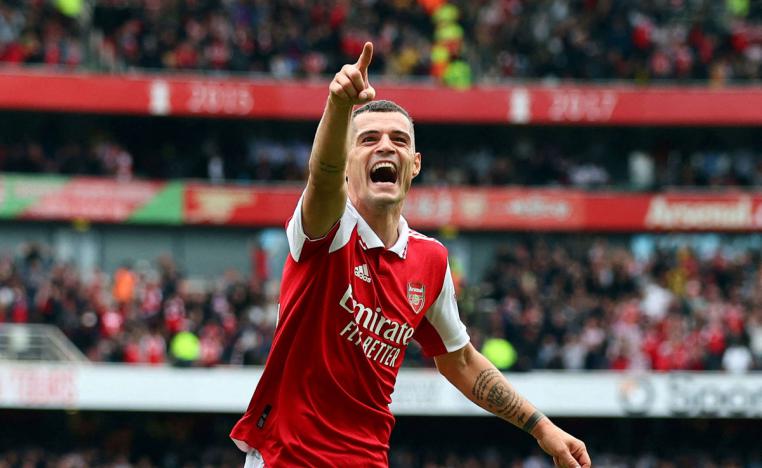 أرسنال يلحق بجاره توتنهام الخسارة الأولى 