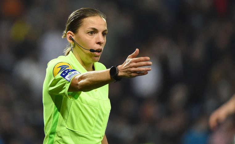 الفرنسية تدخل التاريخ من اوسع ابوابه