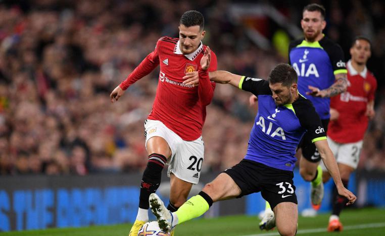 فريق 'الشياطين الحمر' يرتقي للمركز الخامس