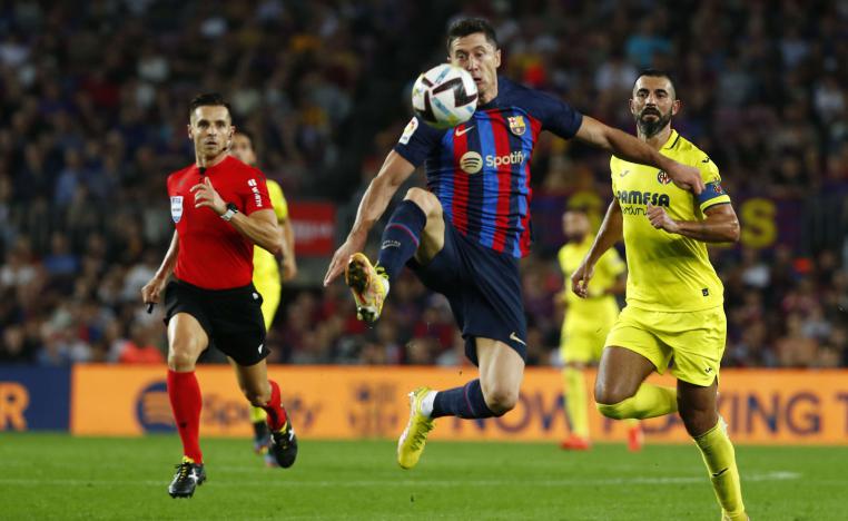 المهاجم البولندي يرفع رصيده الى 11 هدفا في صدارة لائحة الهدافين