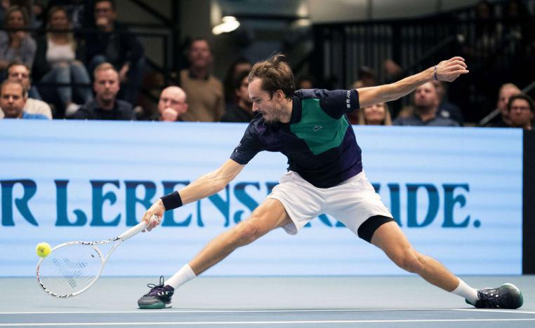لاعب التنس الروسي يحقق فوزا سهلا في اول مبارياته الدولية بعد العودة من الاصابة