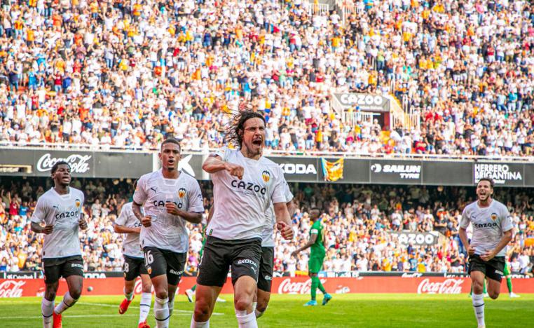 المهاجم الأوروغوياني يرد على إلتشي بثنائية رائعة من حسابه على تويتر