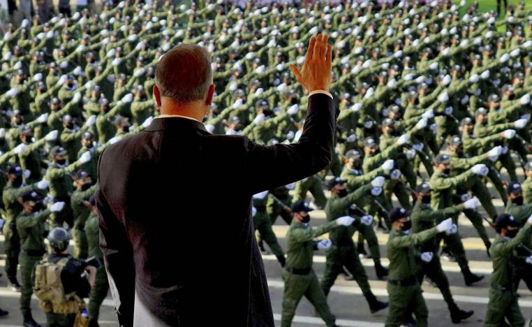 رئيس الوزراء العراقي مصطفى الكاظمي يحيي استعراضا للحشد الشعبي