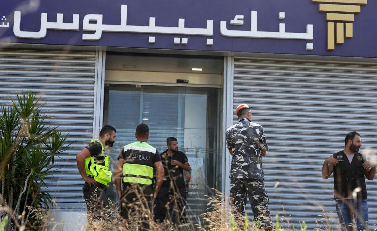 The general public have commended the angry depositors, some even hailing them as heroes