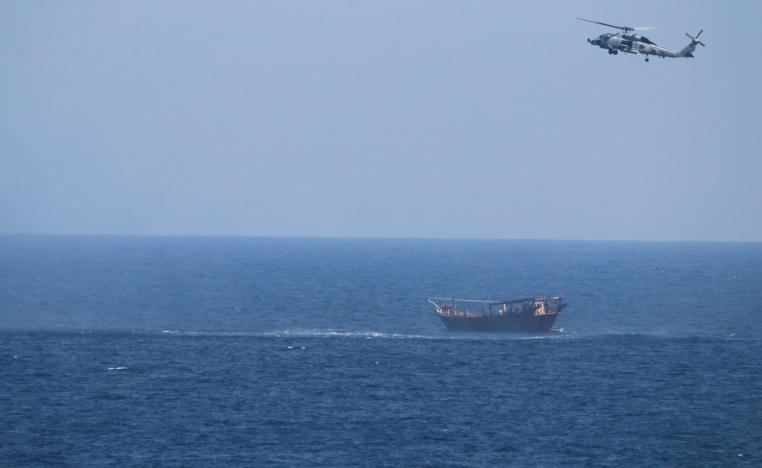 السفينة التي تم اعتراضها كان يقودها طاقم من أربعة يمنيين، وكانت تحمل 100 طن من سماد اليوريا الذي يستخدم في صنع المتفجرات.