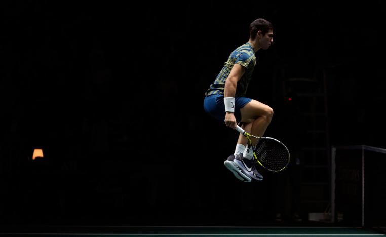 ألكاراس يفرط في فرصة البقاء في الصدارة