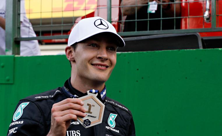 سائق مرسيدس البريطاني يتقدم على سائق ريد بول الهولندي ماكس فيرستابن