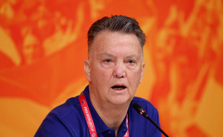 مدرب المنتخب الهولندي يأمل ان يتمكن فريقه من اقناع المشجعين بمتابعته من خلف شاشات التلفزة