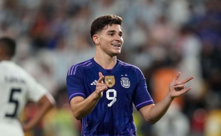  الارجنتين تتابع انتفاضتها بقدم ألفاريس