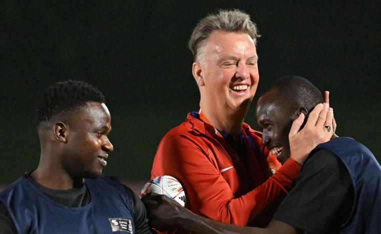 المدرب لويس خال لم يتخذ حتى الان قرار منح القميص رقم واحد