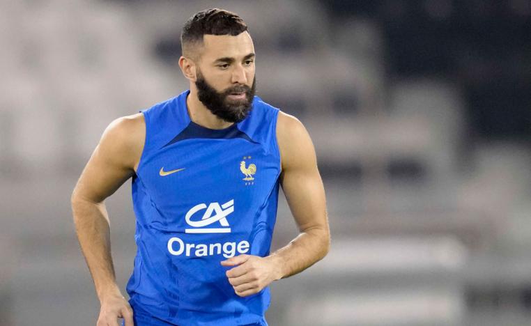 أفضل لاعب في العالم يشارك في تمارين فرنسا لكنه أجبر على الخروج من الملعب للخضوع لفحوص طبية