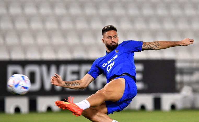 النجم المخضرم جيرو يسجل هدفين ويعادل رقم تييري هنري القياسي لعدد الأهداف مع فرنسا