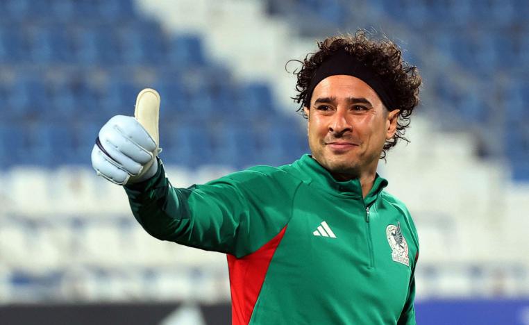 أوتشوا يصنع الفارق مع المكسيك