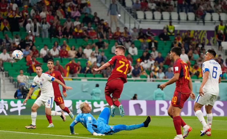 منتخب 'لا روخا' بتشكيلته الشابة يحذر منافسيه في العرس العالمي