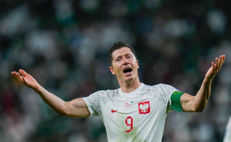 النجم البولندي لصنع الفارق مع منتخب بلاده امام ميسي ورفاقه