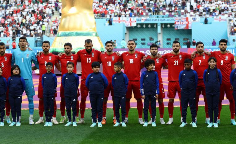 لاعبو المنتخب الايراني يلتزمون الصمت خلال النشيد الوطني 