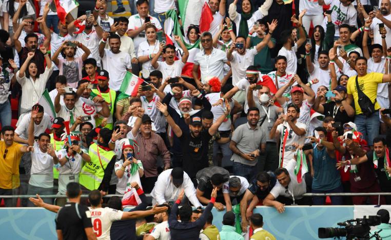 قطر تقول إنها اتخذت إجراءات أمنية بعد مشاحنات بين المشجعين من مؤيدي إيران ومعارضيها