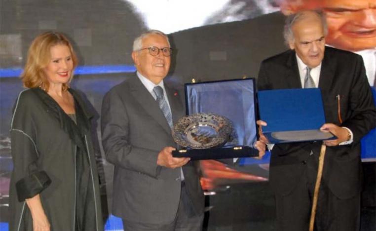 Mohamed Benaissa (C) holding his award