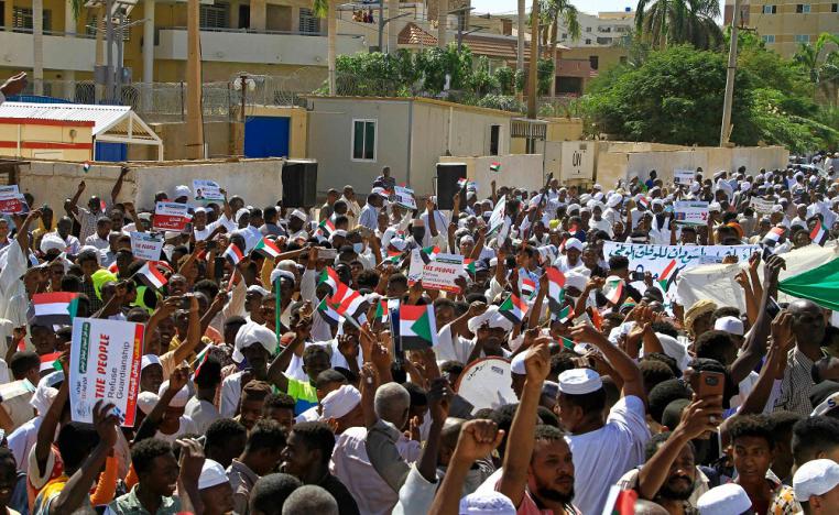 اخوان السودان استغلوا تفاقم الأزمة للعودة للضغط عبر الشارع بعد عامين من الانكفاء السياسي