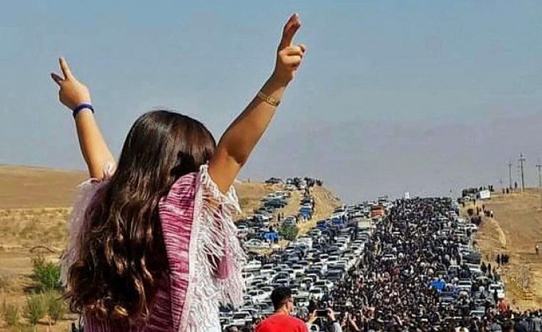 الايرانيات وقود الثورة السلمية في مواجهة نظام قمعي