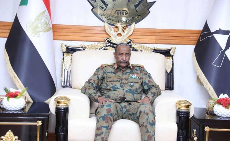 البرهان يواجه ضغوطا داخلية وخارجية لاعادة الديمقراطية والحكم المدني