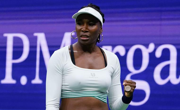 لاعبة التنس الاميركية تشارك في منافسات الفردي في دورة أوكلاند قبل أستراليا المفتوحة