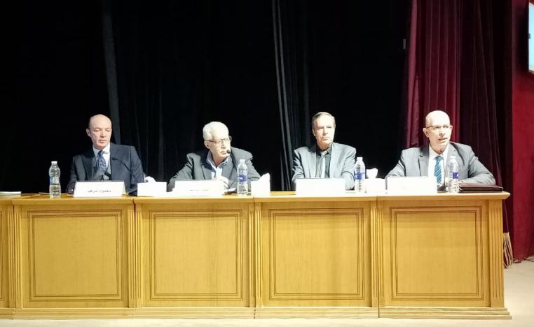 'تعليم العربية لأبنائها: معوقات ومعالجات'